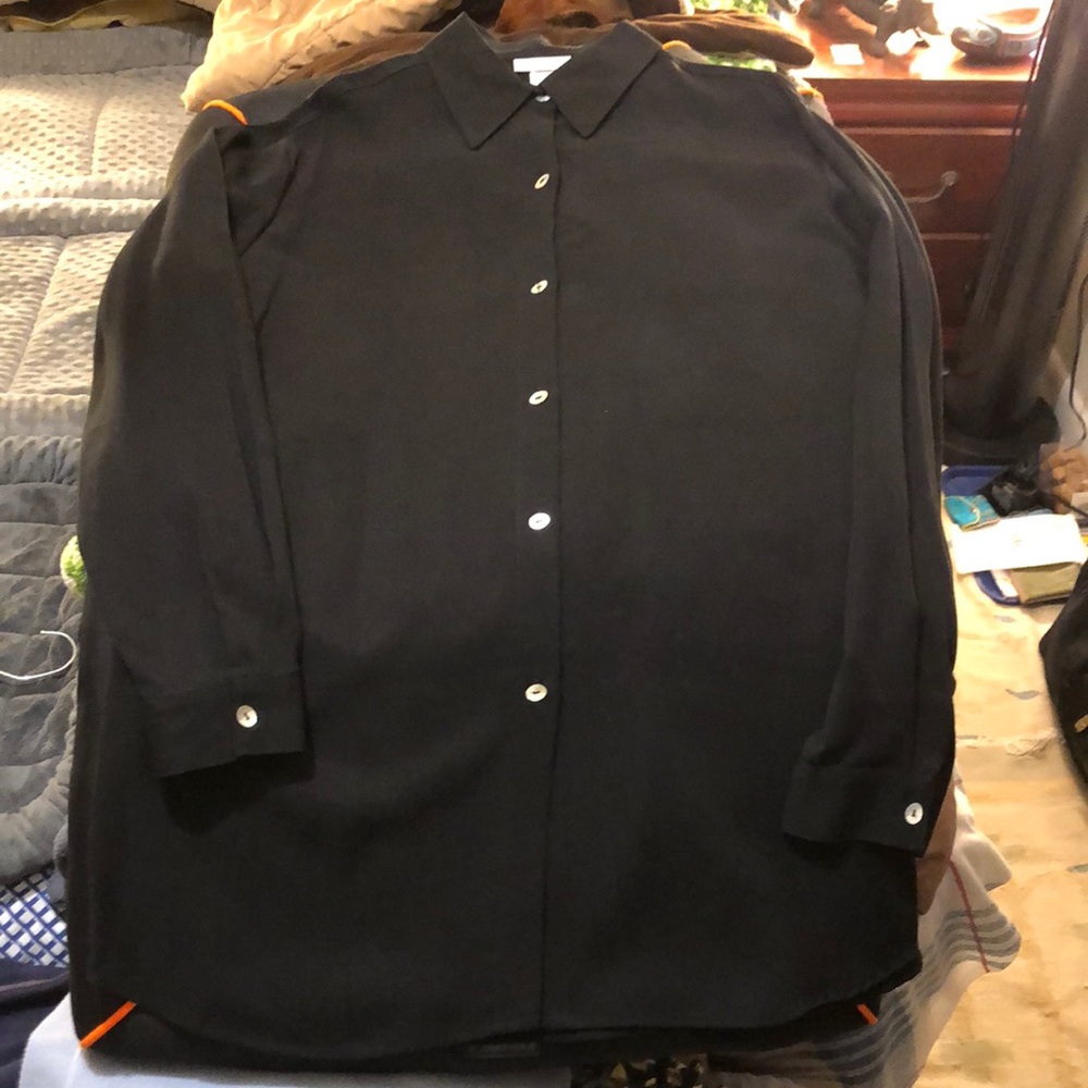 Vintage 2005 Soft Surroundings Long Sleeve With Natural Abalone Buttons. NWOT